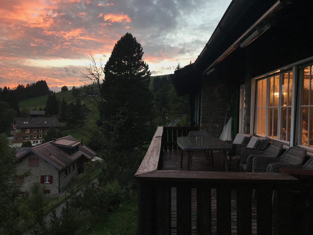 Sonnenuntergang auf dem Balkon
